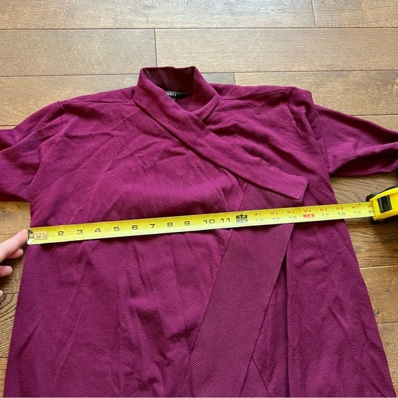 Guess Sweater - Picture 9 of 10